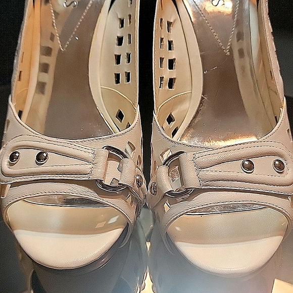 Guess shoes white leather w/ chrome buckles and studs , 8 - Picture 2 of 14